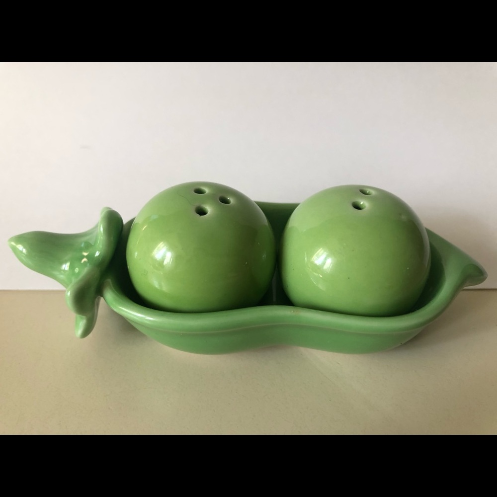 Peas in a Pod Salt and Pepper Shaker